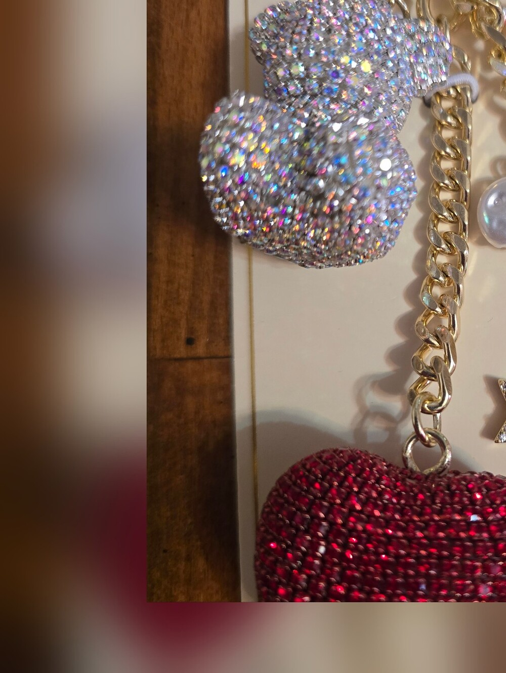eye candy Gold Chain Key Chain with Red and Iridescent Heart Charms - Picture 2 of 4